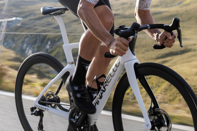 Pravilne tehnike pedaliranja na cestnem kolesu | Zakaj kadenca, sedež in blokeji vplivajo na vašo zmogljivost | Maxisport svetuje